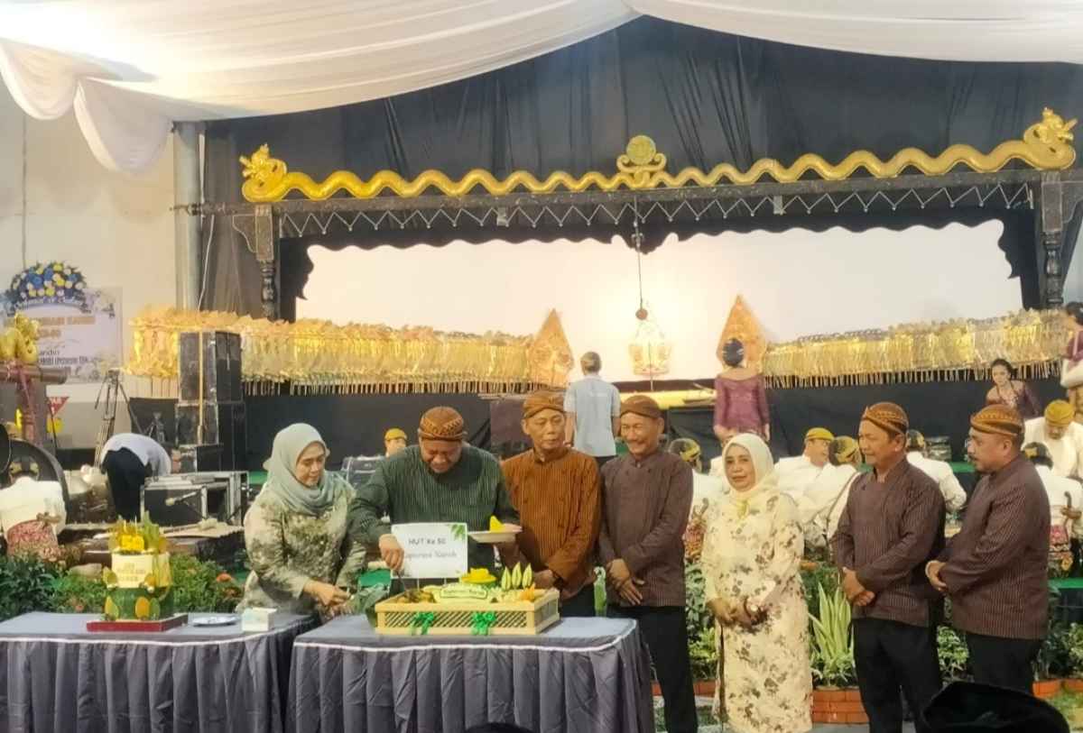 HUT ke-50 Koperasi Kareb Bojonegoro Gelar Wayang Kulit Hadirkan Cak Percil